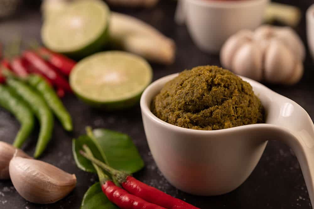 How to make thai green curry paste